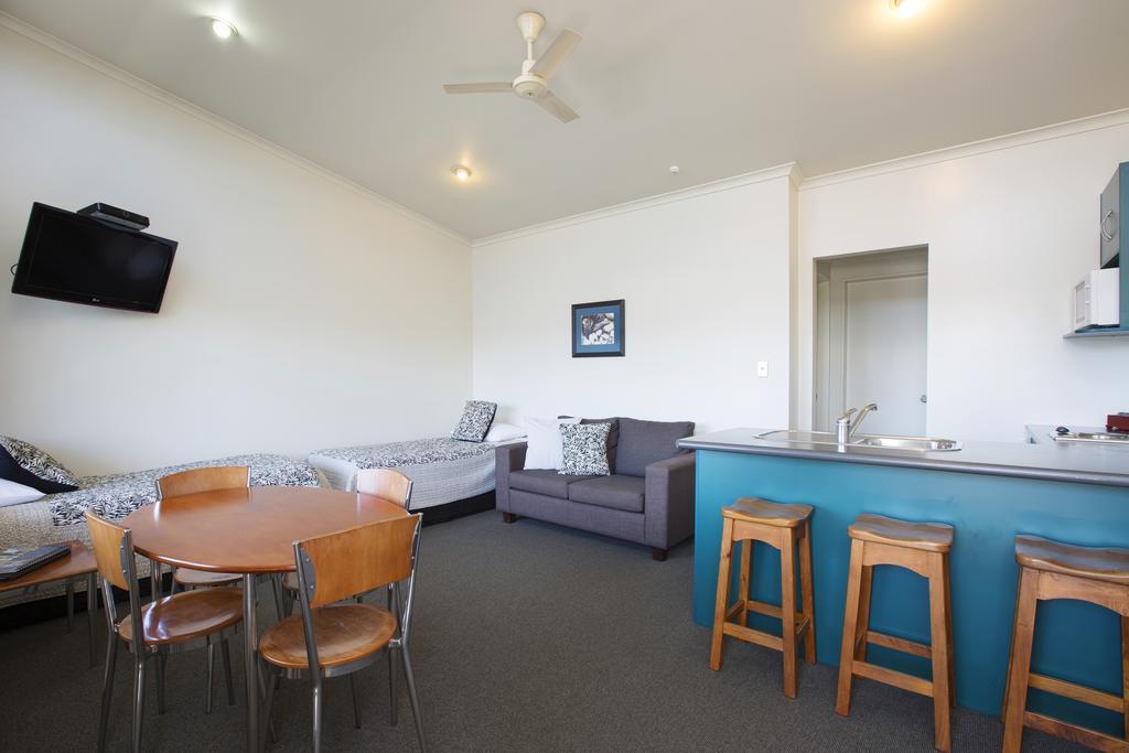 Beach House Motel Papamoa Kültér fotó
